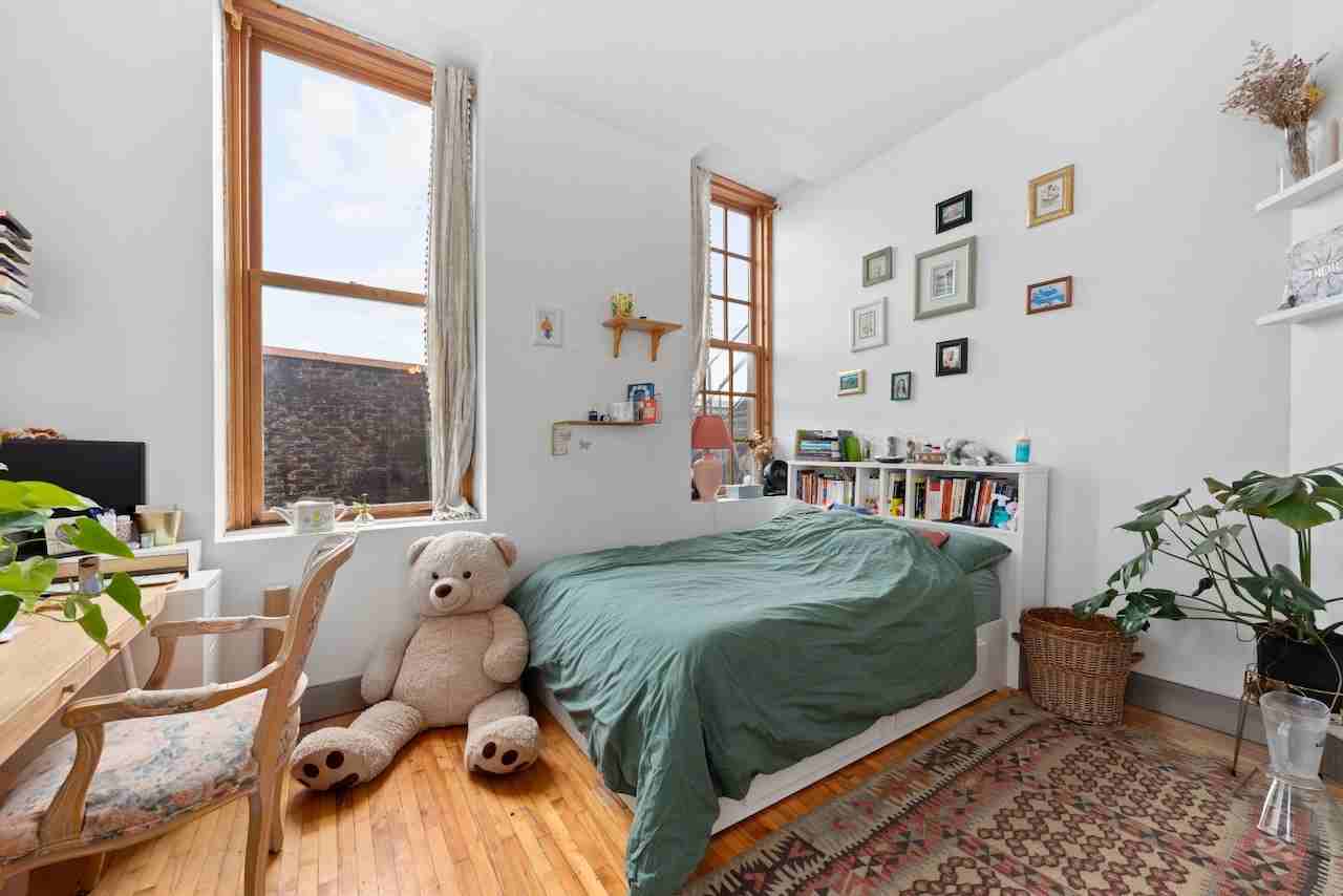 56 Avenue du Mont-Royal Est #1 - Photo 6 of 12