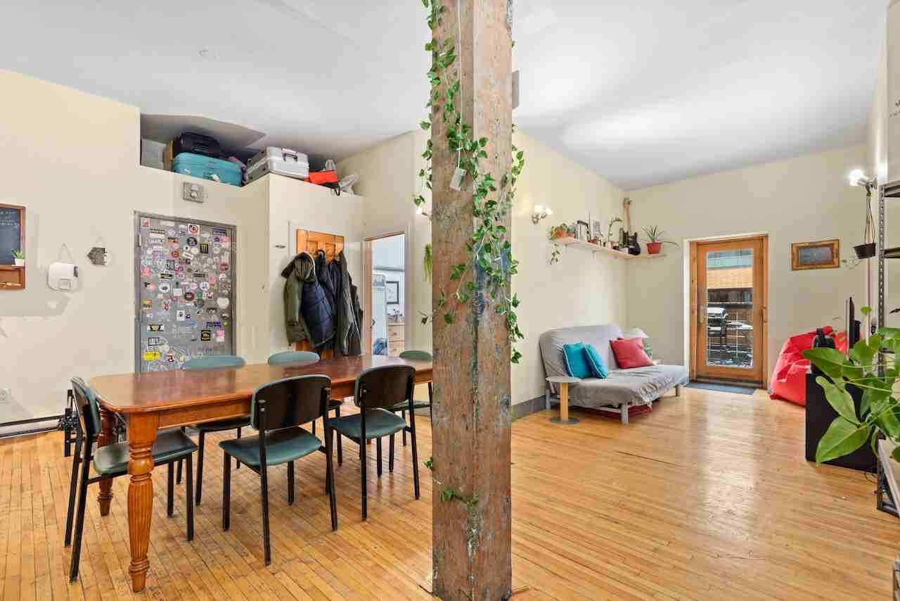 56 Avenue du Mont-Royal Est #1 - Photo 4 of 12