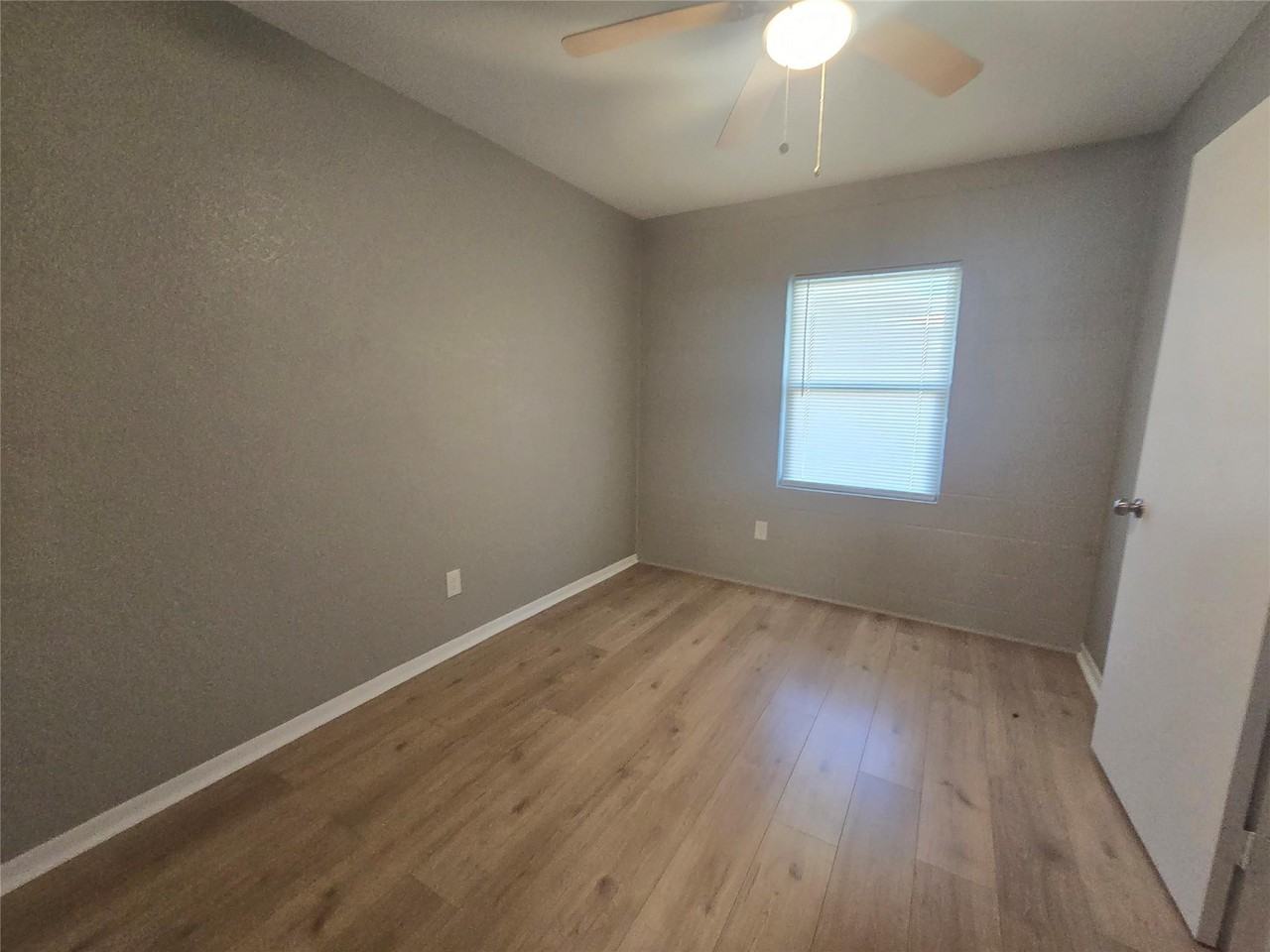 4217 Sealy Ave - Photo 7 of 15