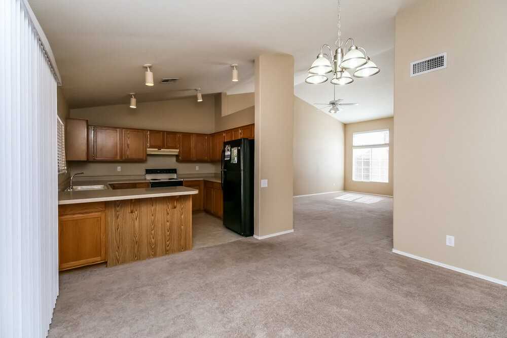 1370 W Gary Dr - Photo 6 of 15