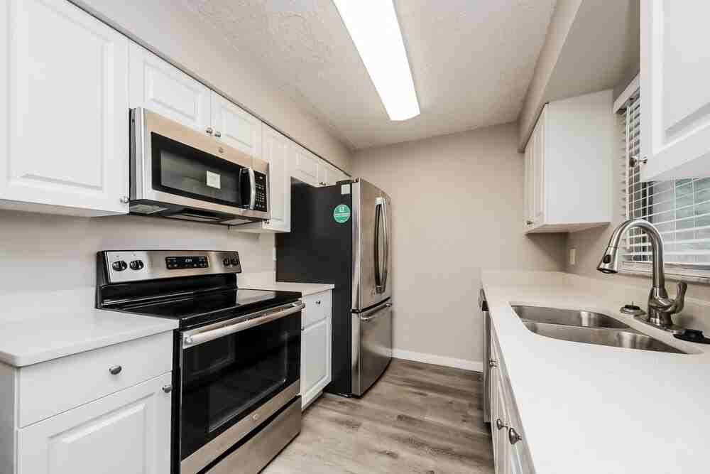 242 Cheshire Ct - Photo 6 of 15