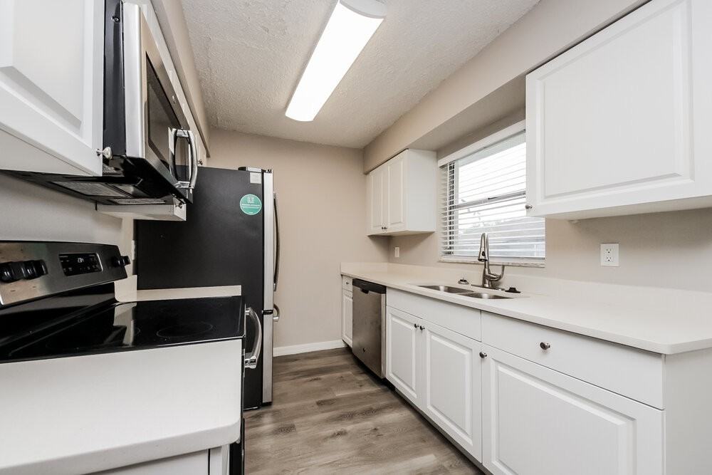 242 Cheshire Ct - Photo 7 of 15