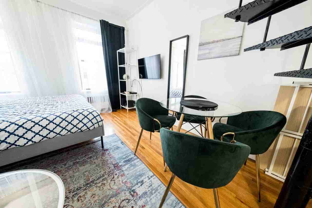 324 E 75th St #1466393P - Photo 3 of 31