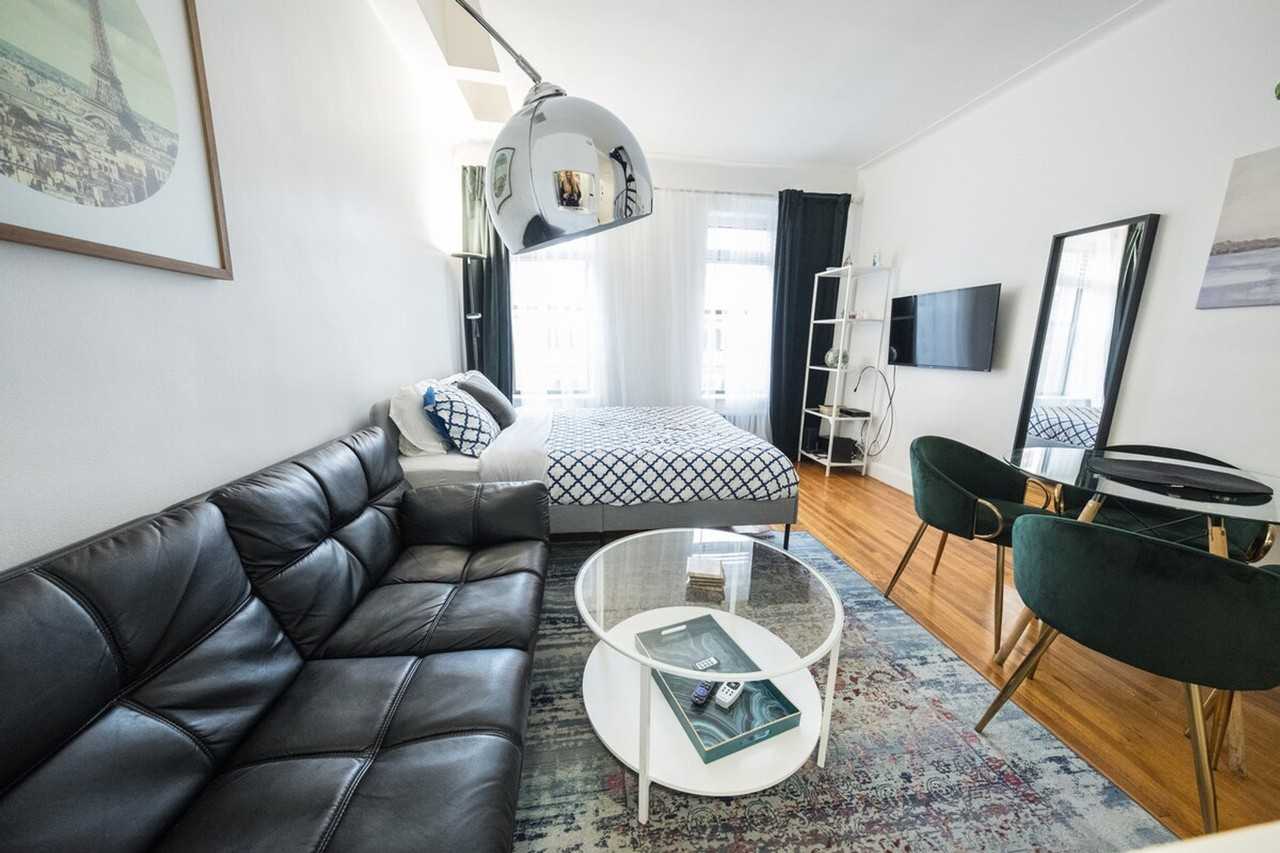 324 E 75th St #1466393P - Photo 4 of 31