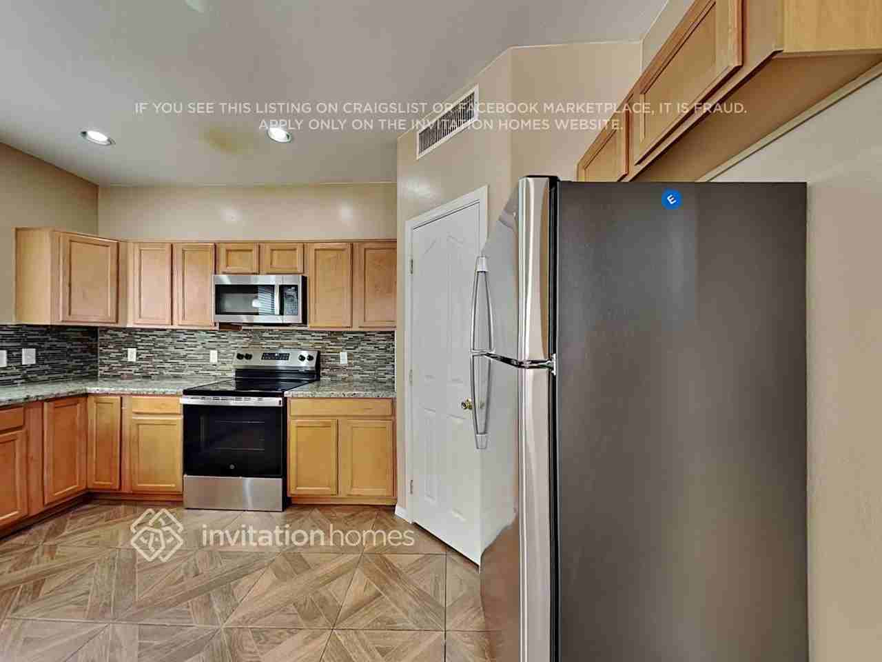 1323 S 121st Ln - Photo 7 of 18