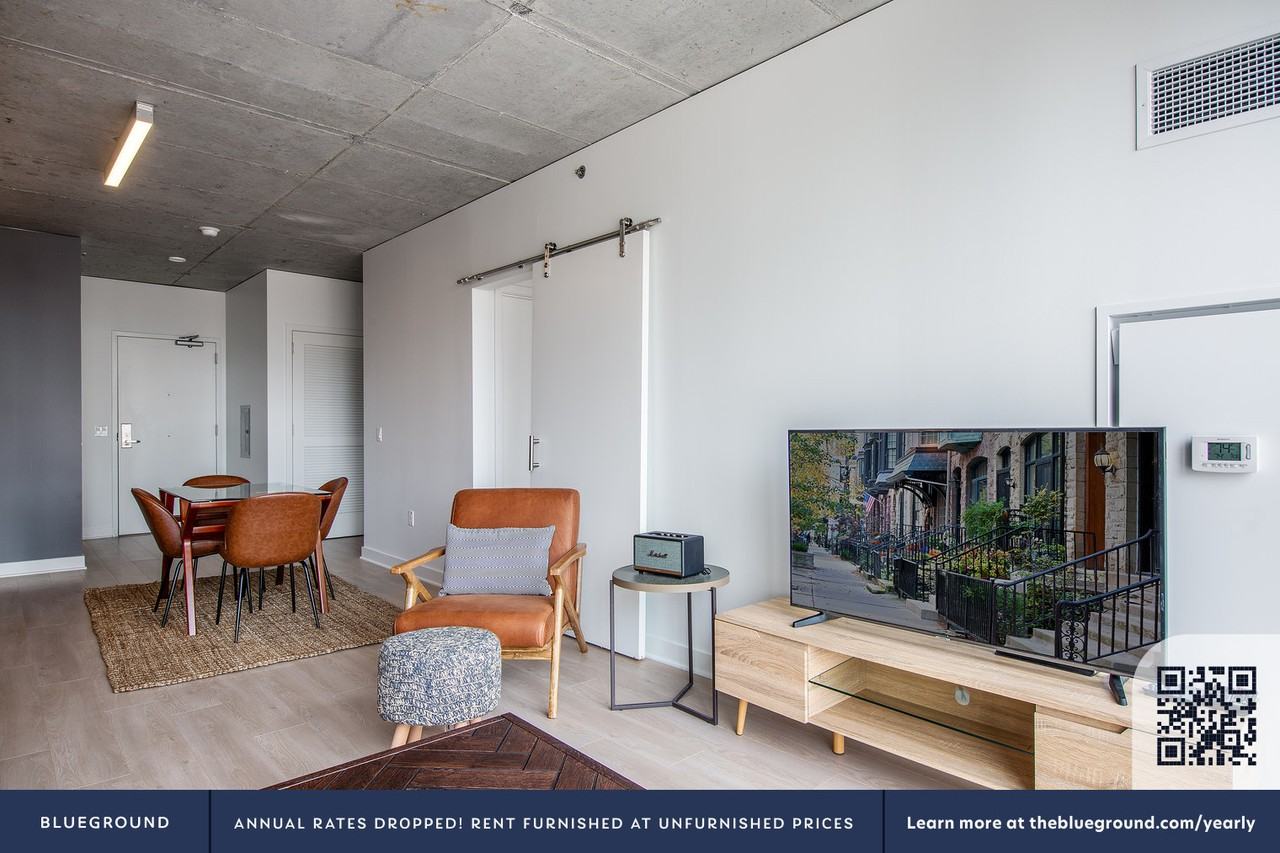 311 W Illinois St #119 - Photo 3 of 35