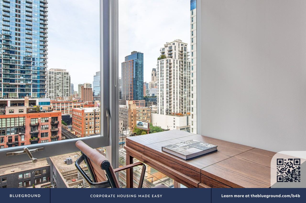 311 W Illinois St #119 - Photo 5 of 35