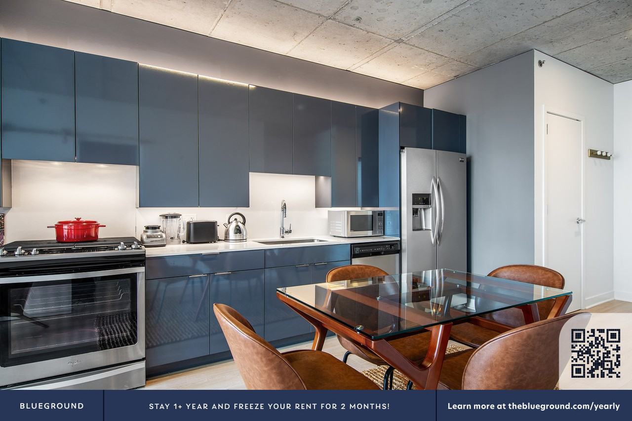 311 W Illinois St #119 - Photo 7 of 35