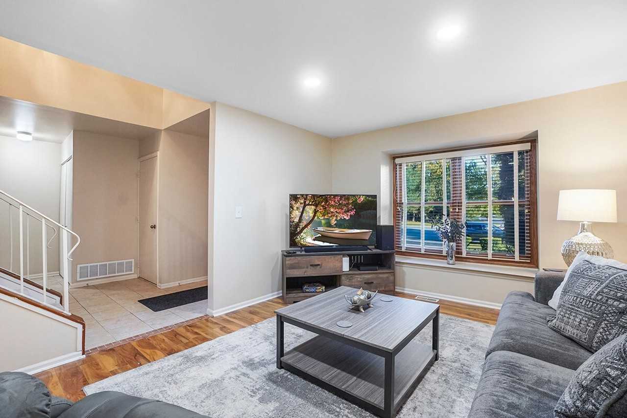 2323 Woodview Ln #1285057P - Photo 4 of 24