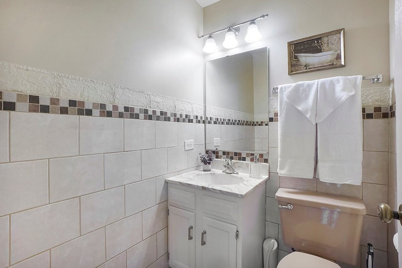 2323 Woodview Ln #1285057P - Photo 6 of 24