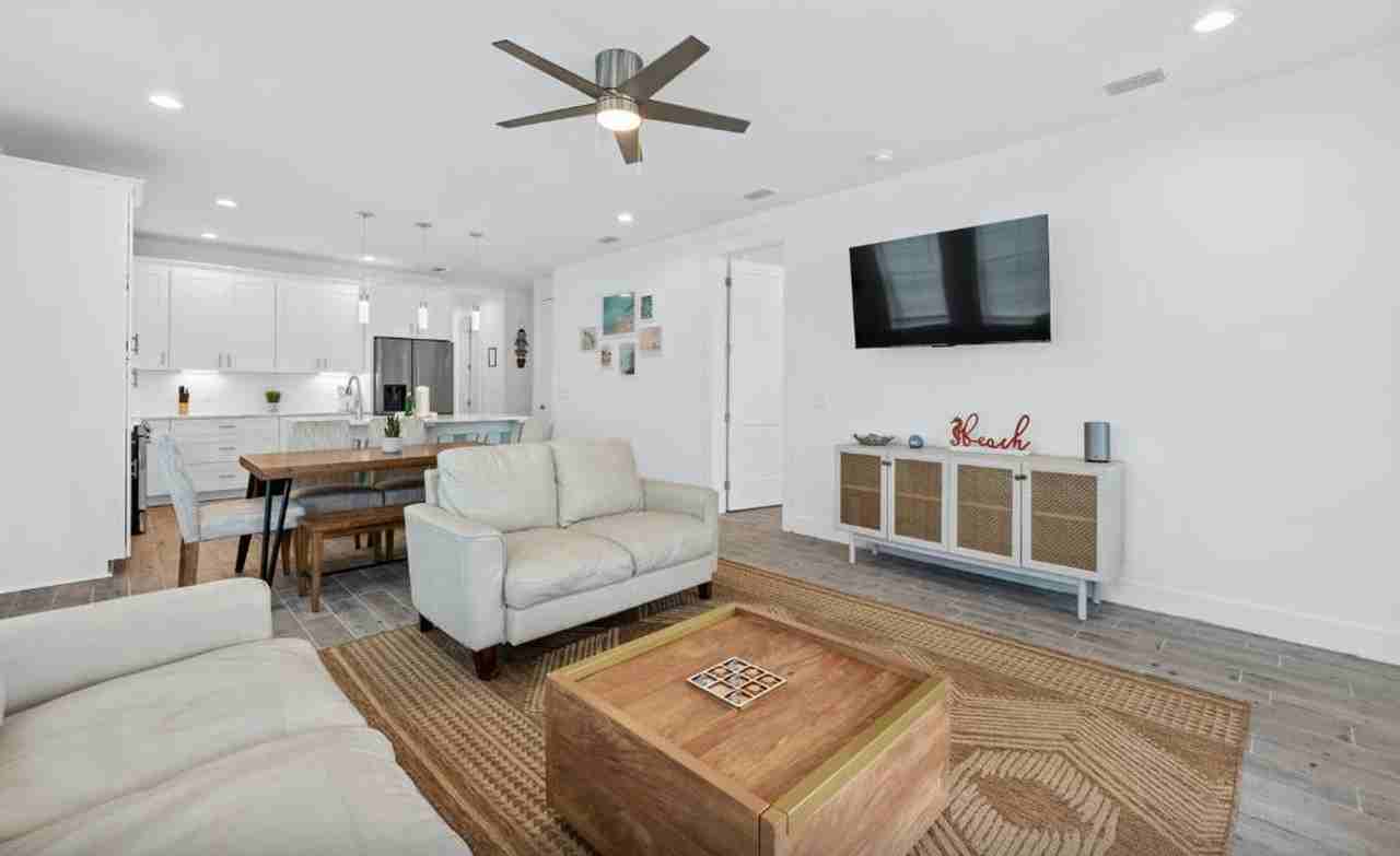 504 Lyndell Ln #1511647P - Photo 2 of 15