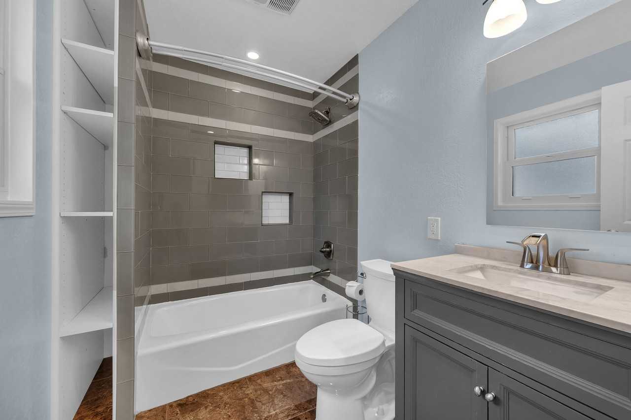 1365 Bridgewood Ln - Photo 3 of 36