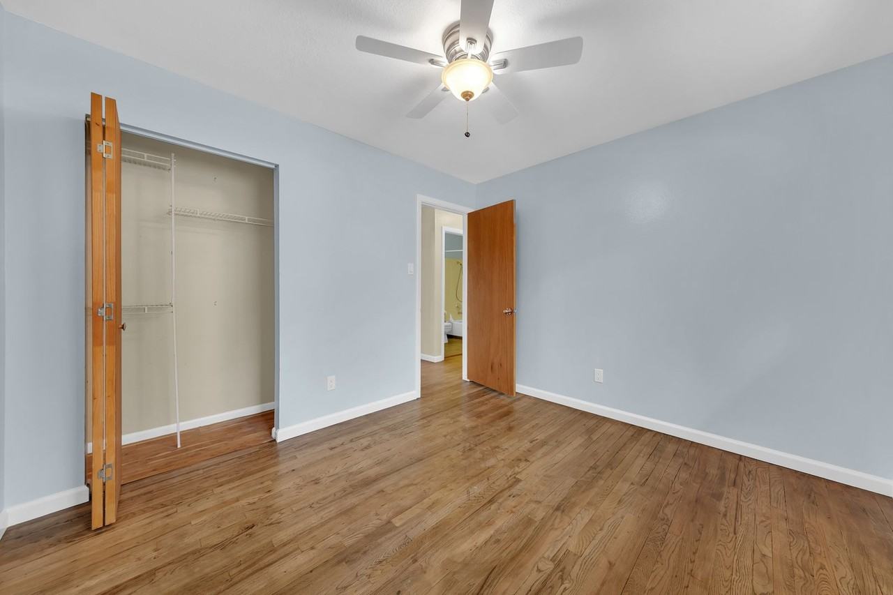 1365 Bridgewood Ln - Photo 4 of 36