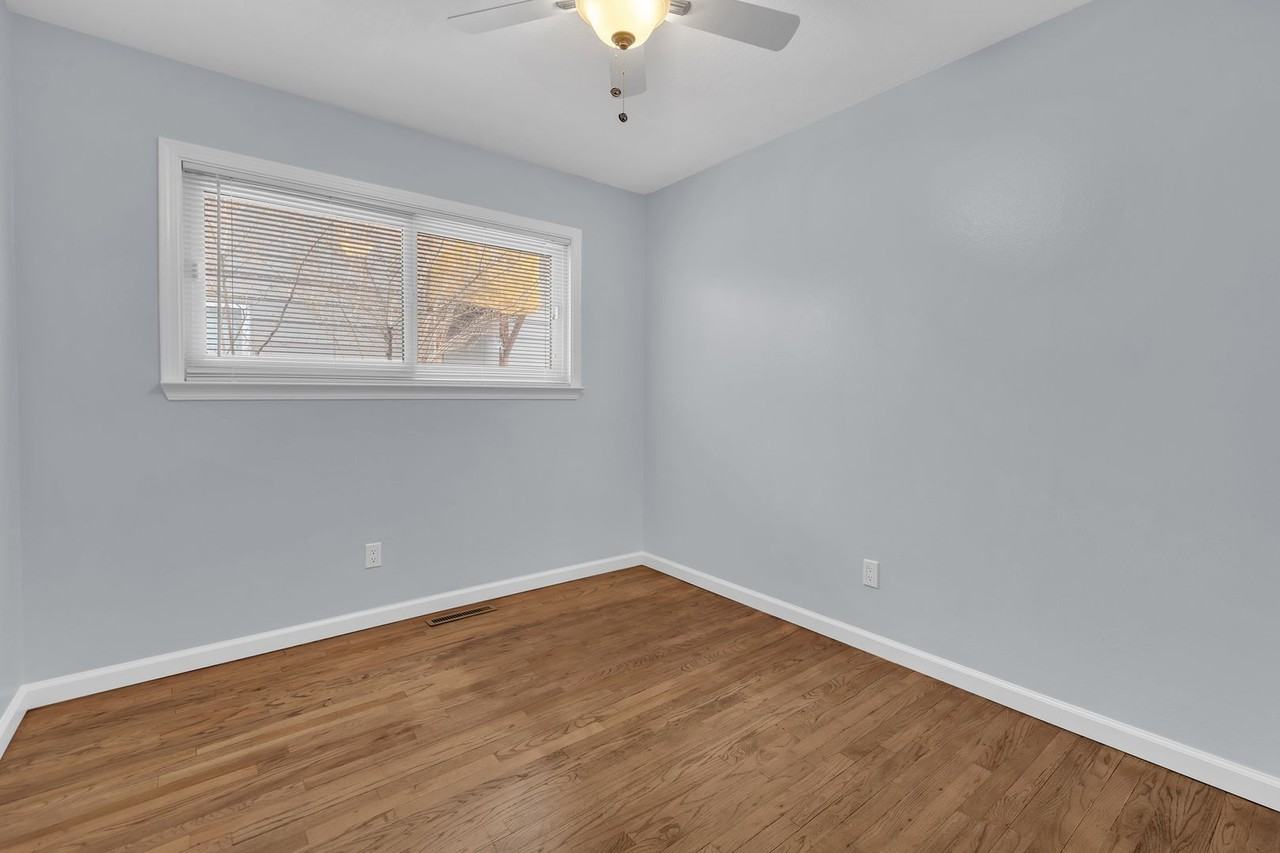 1365 Bridgewood Ln - Photo 7 of 36