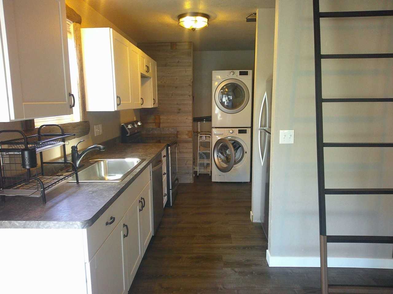 223 Wyoming Ave - Photo 3 of 6