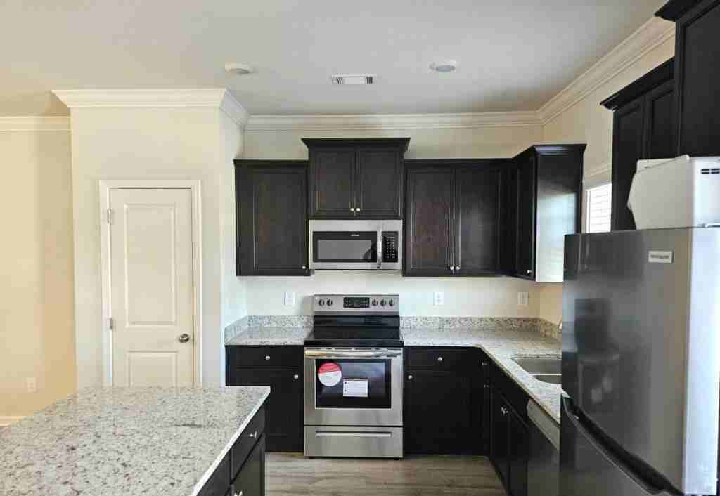 137 Chase Xing - Photo 4 of 34