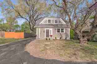 2110 S Sterling Ave - Photo 1 of 1