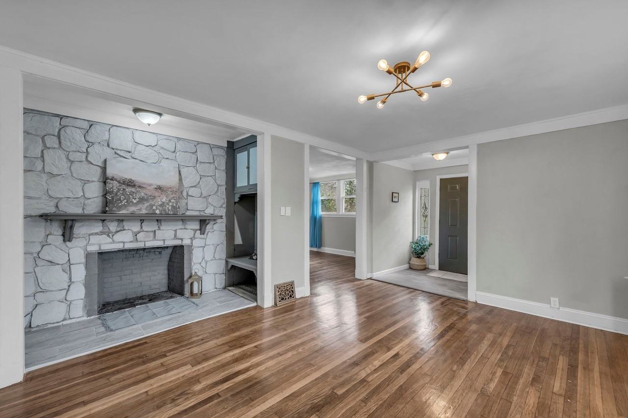 2110 S Sterling Ave - Photo 3 of 27