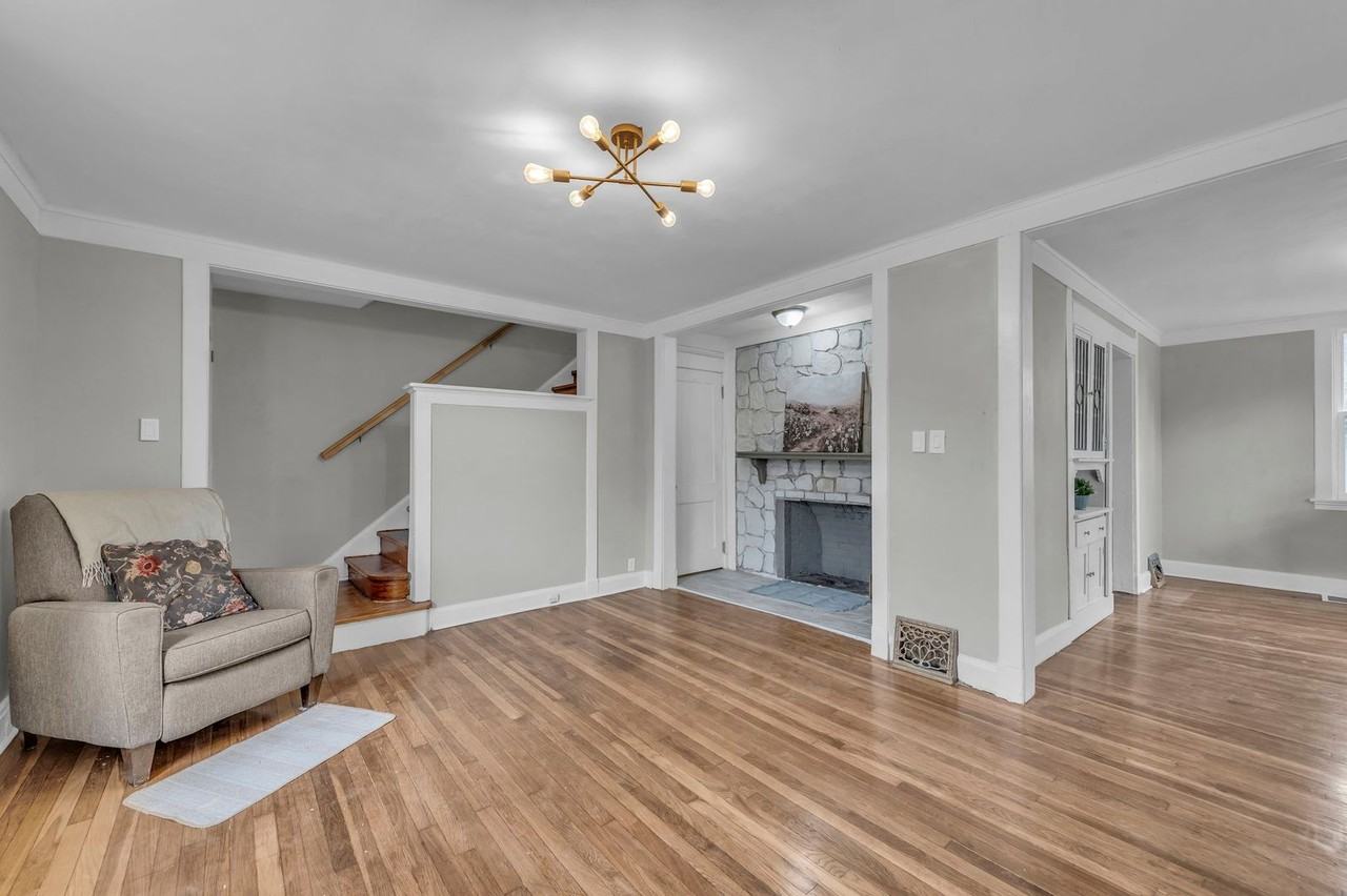 2110 S Sterling Ave - Photo 5 of 27