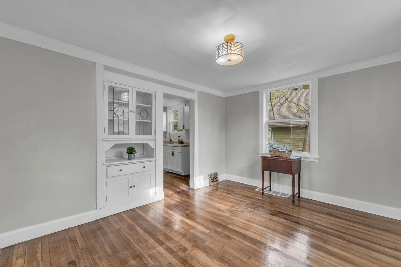 2110 S Sterling Ave - Photo 6 of 27