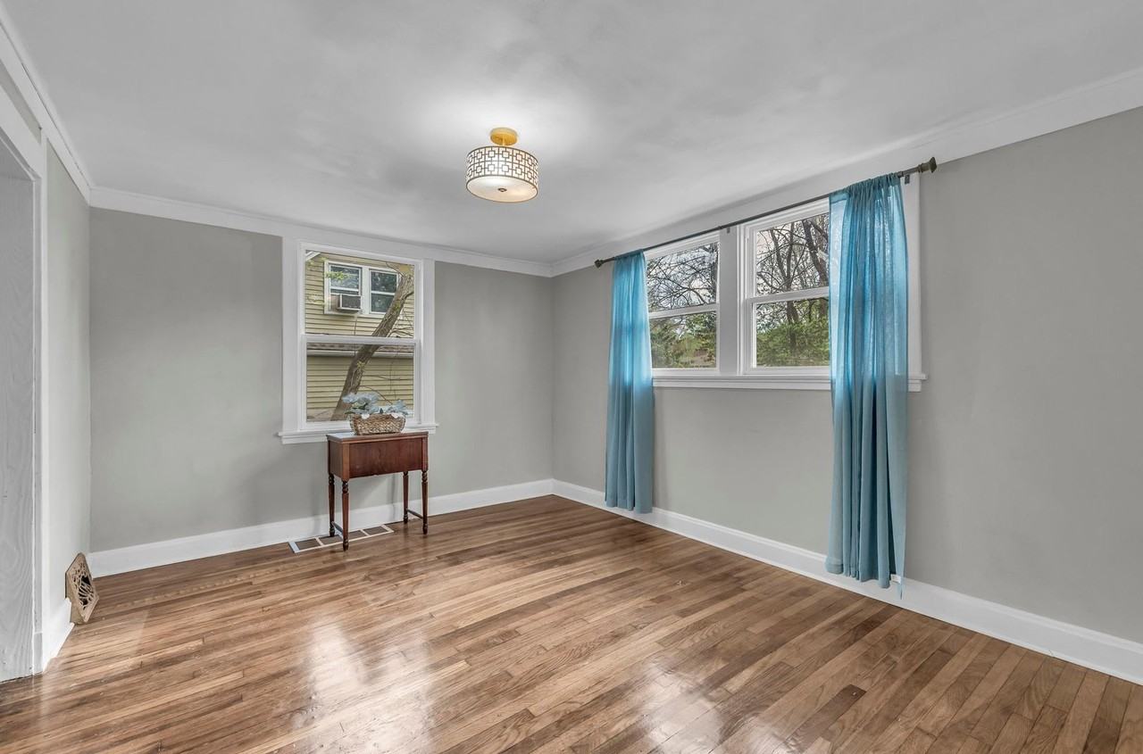 2110 S Sterling Ave - Photo 7 of 27