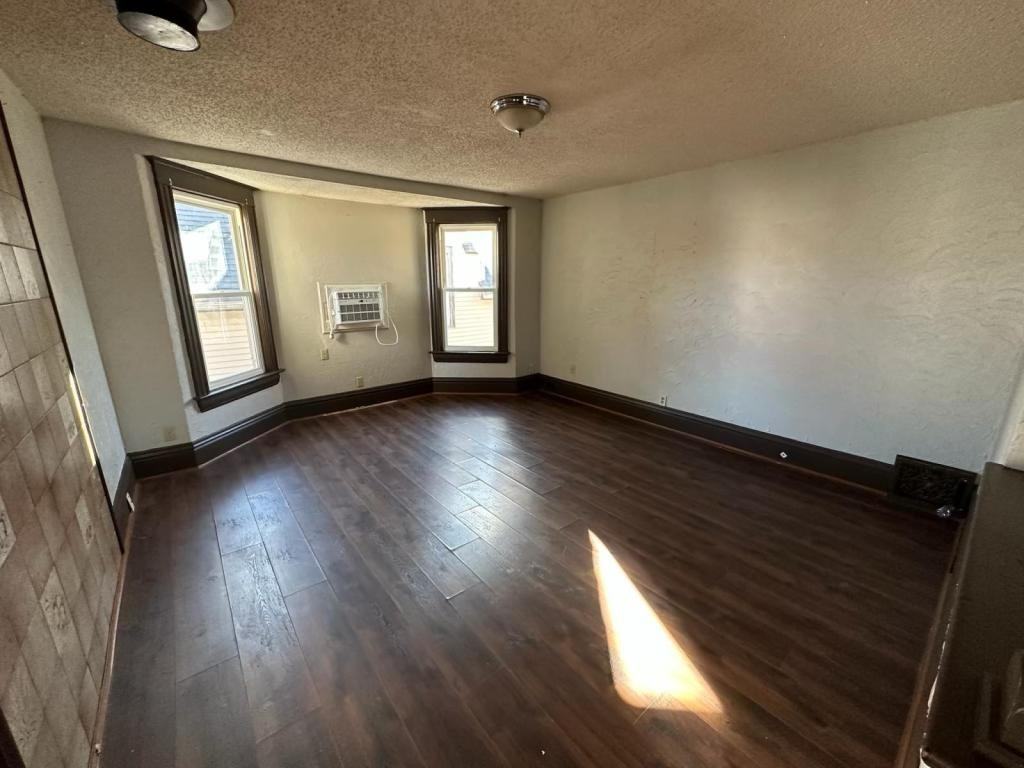 937 Grove Ave - Photo 3 of 12