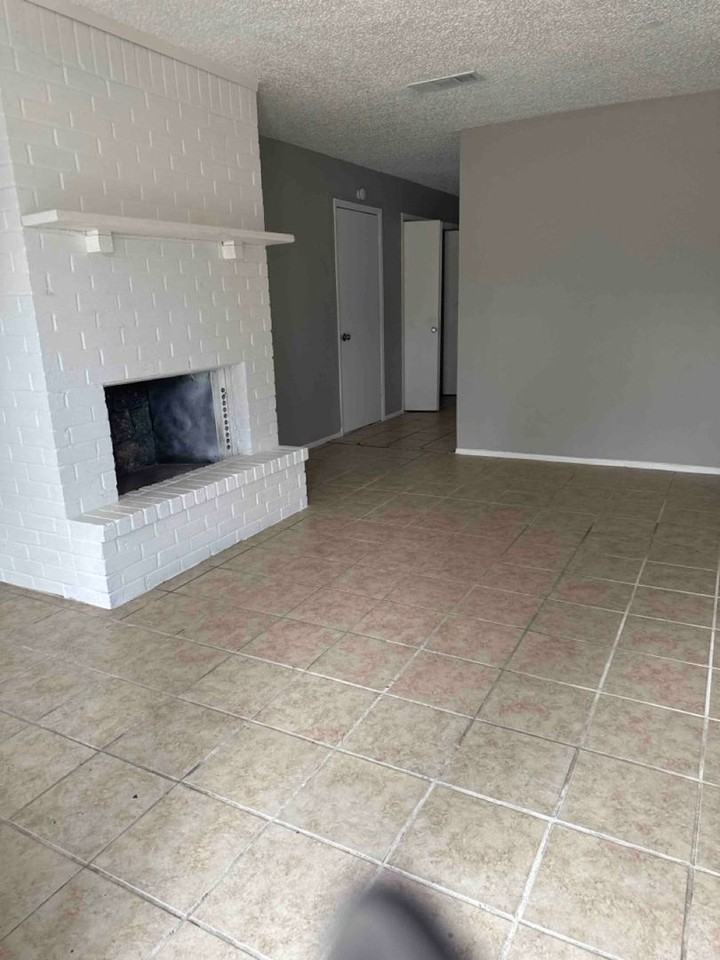 423 Timberline Dr - Photo 2 of 24