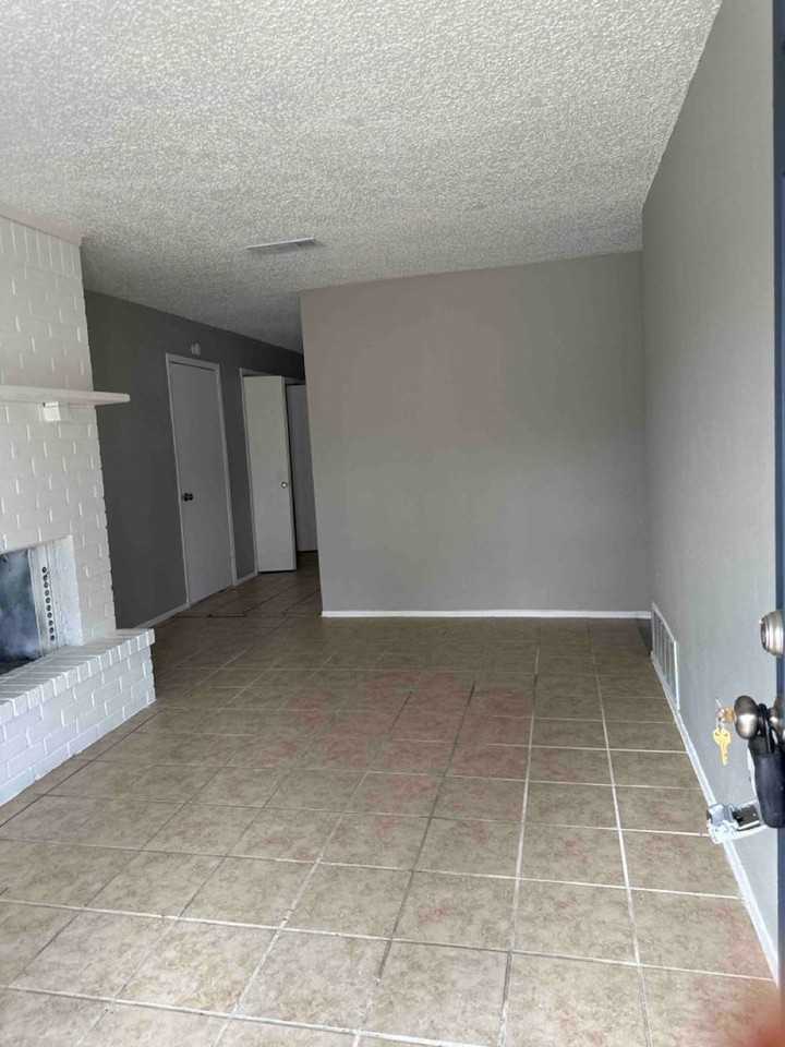 423 Timberline Dr - Photo 3 of 24