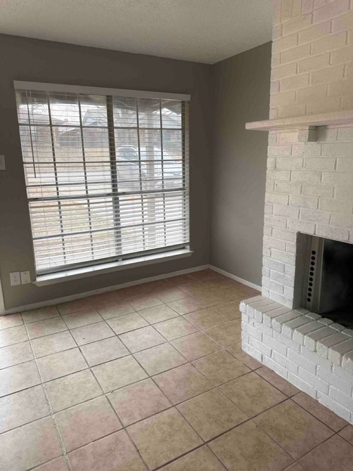 423 Timberline Dr - Photo 4 of 24