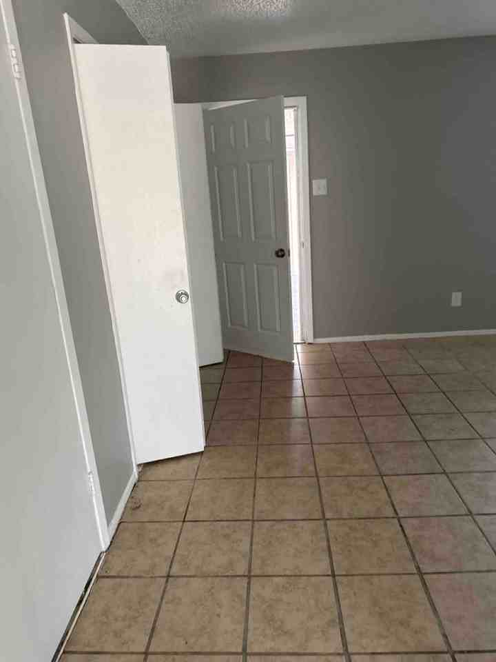 423 Timberline Dr - Photo 5 of 24