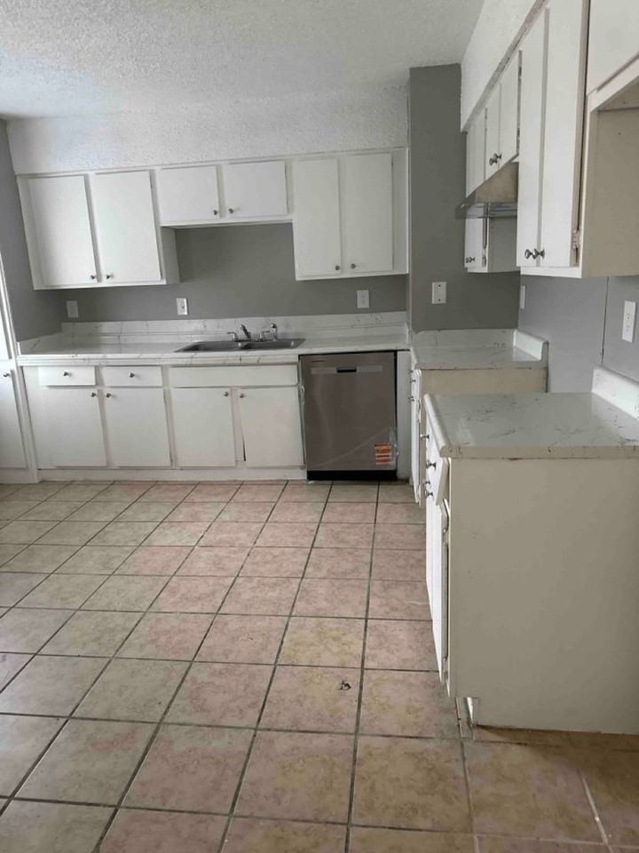 423 Timberline Dr - Photo 6 of 24