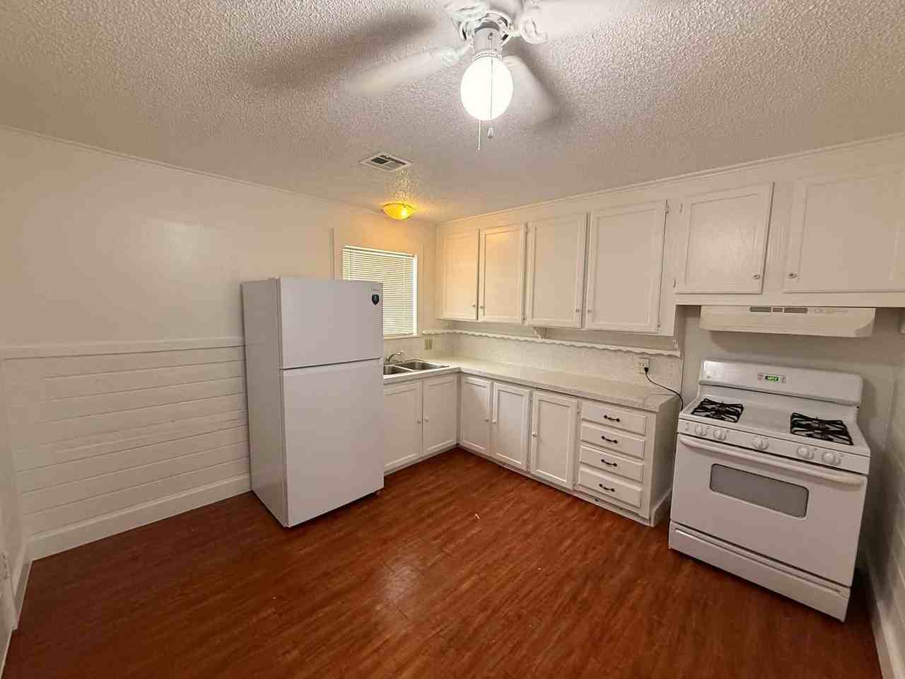 3503 W 43rd St - Photo 3 of 11