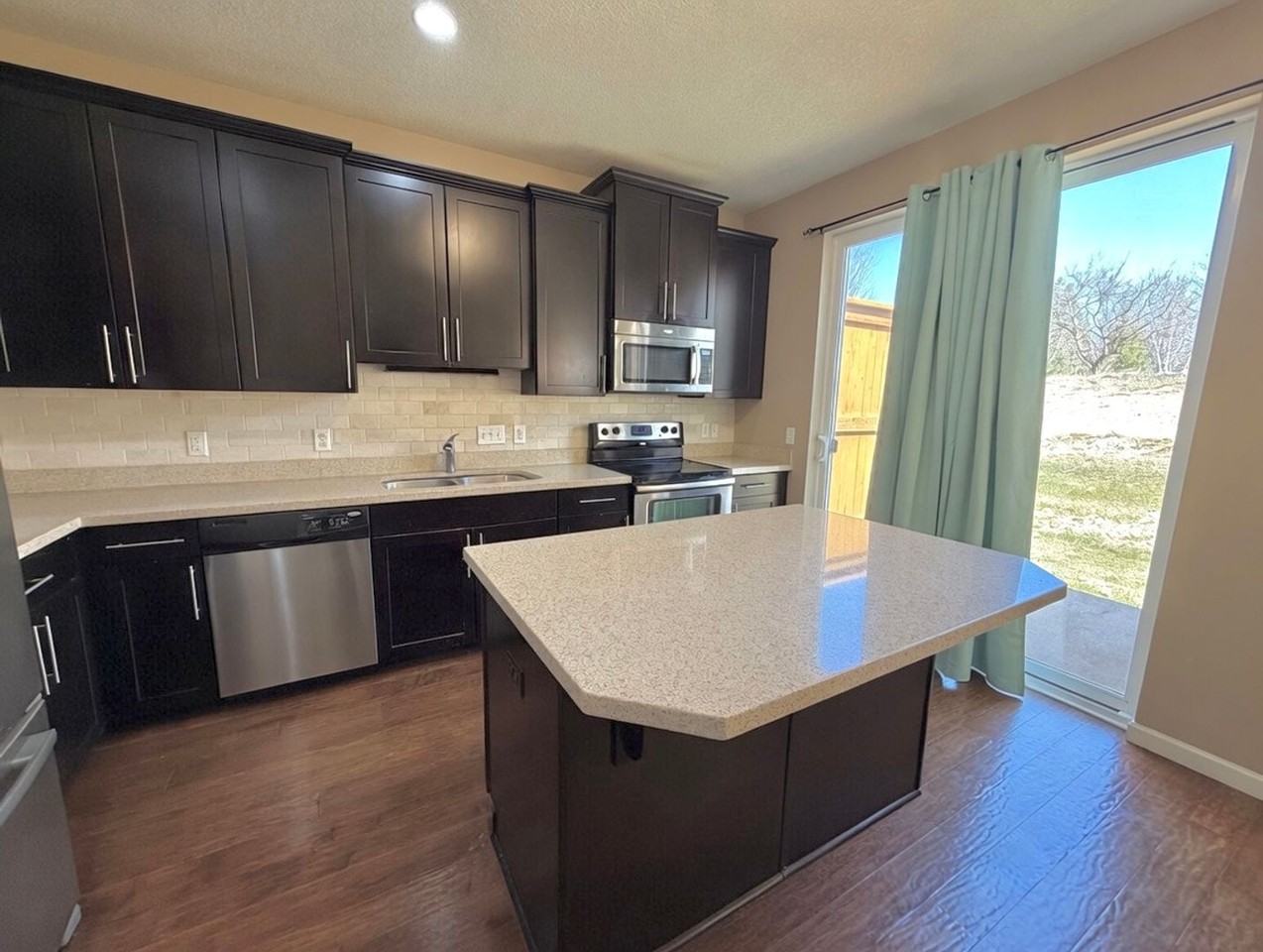 3105 Countryside Bay #G - Photo 4 of 39