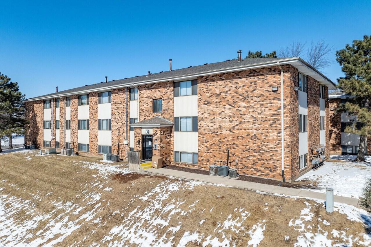 Breckenridge Davenport Apartments - Photo 2 of 50