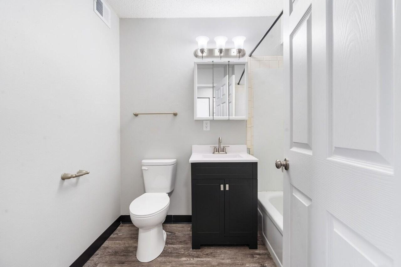 Breckenridge Davenport Apartments - Photo 5 of 50