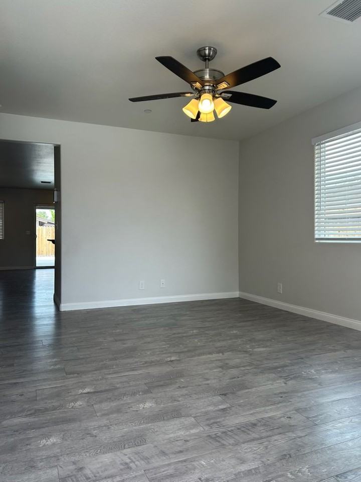 936 W Boston Ave - Photo 4 of 21