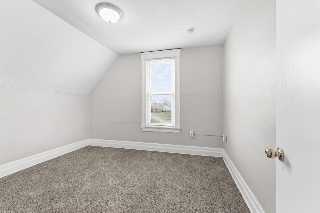 332 Goddard St - Photo 2 of 11