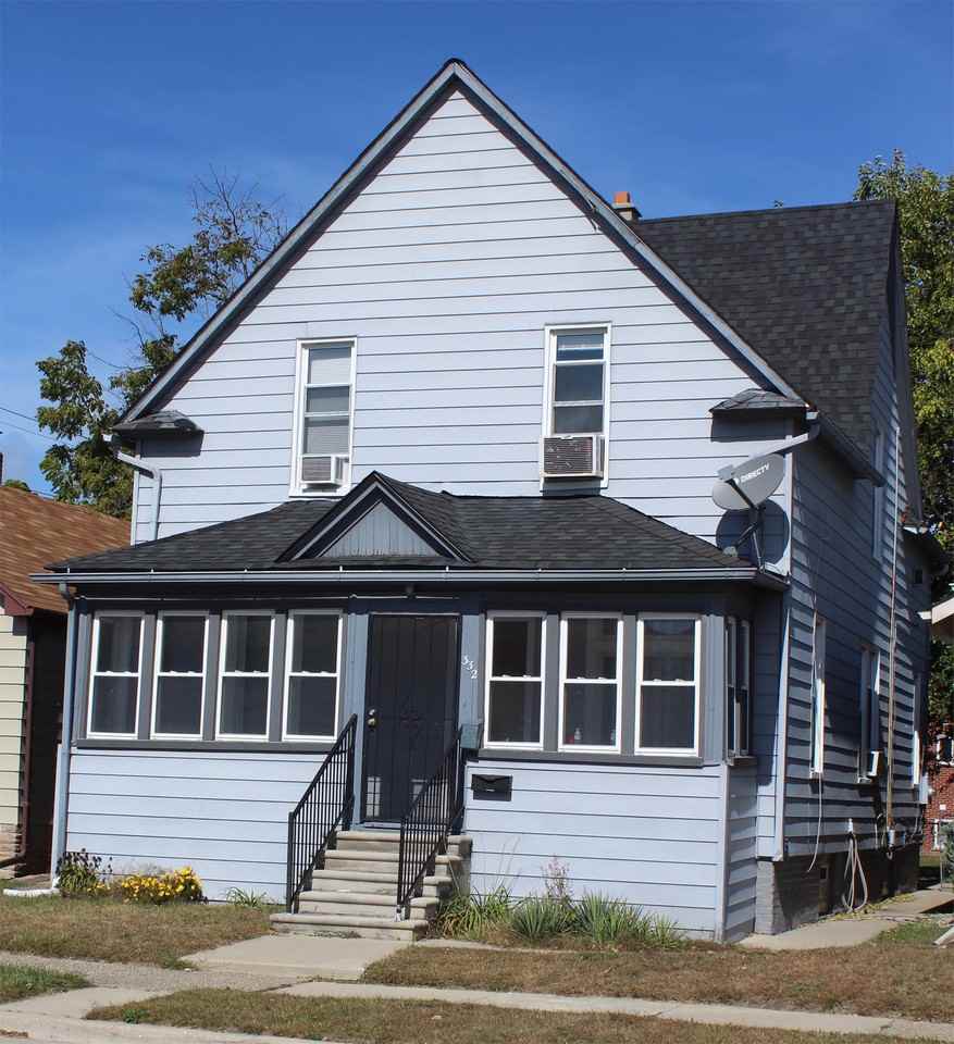 332 Goddard St - Photo 3 of 11