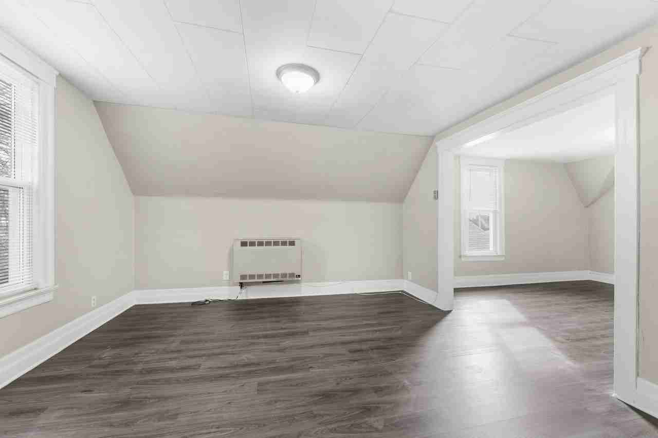 332 Goddard St - Photo 6 of 11