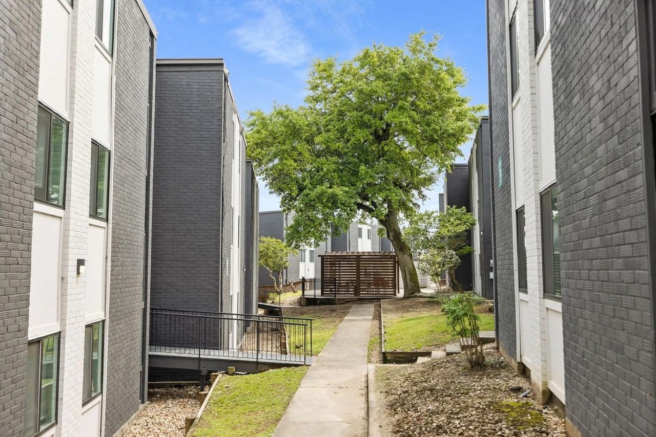 The Genesis Lafayette - Photo 3 of 11