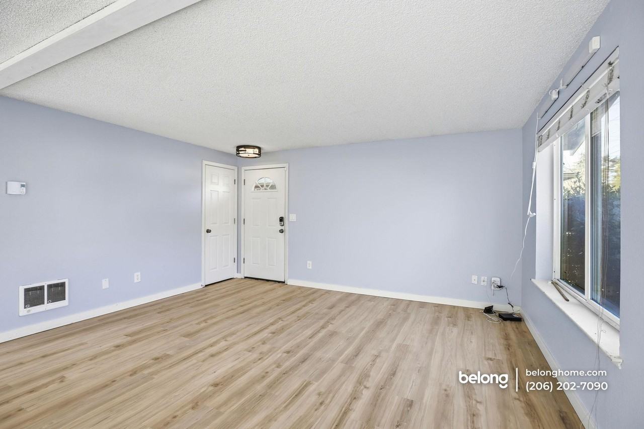 9243 Palatine Ave N - Photo 4 of 17