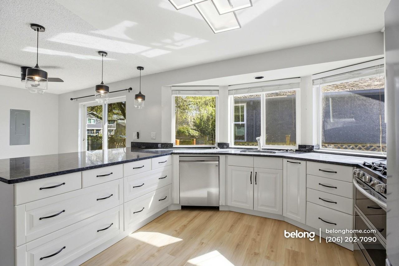 9243 Palatine Ave N - Photo 7 of 17