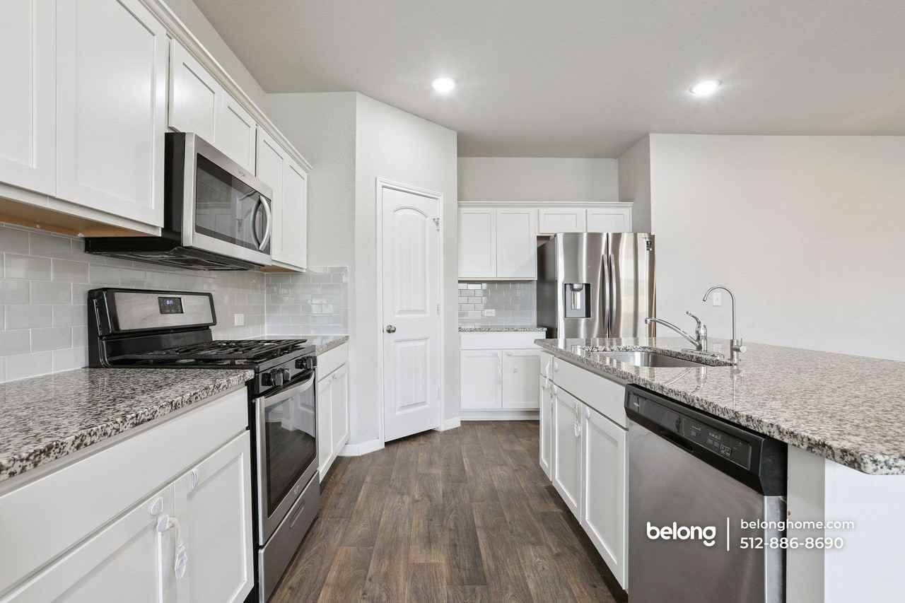 2920 Maryanne Ln - Photo 4 of 19