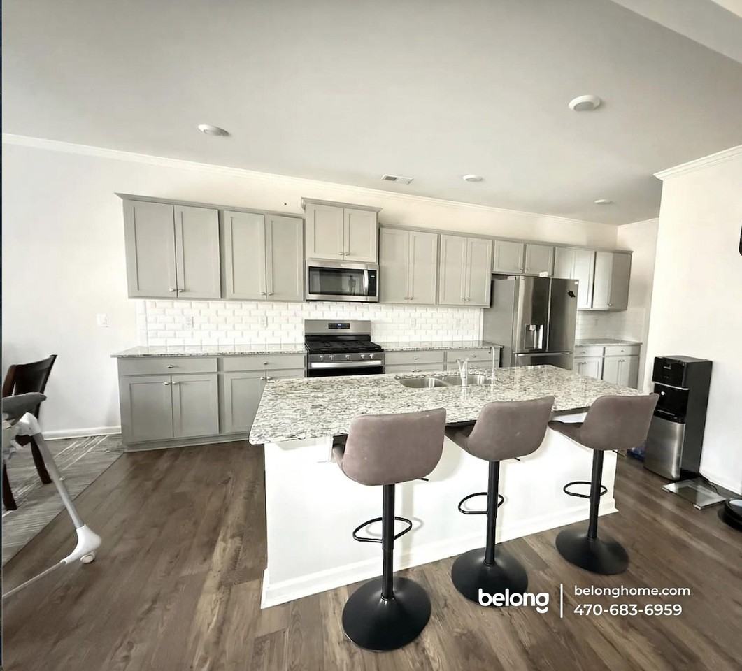 123 Thompson Way - Photo 3 of 13