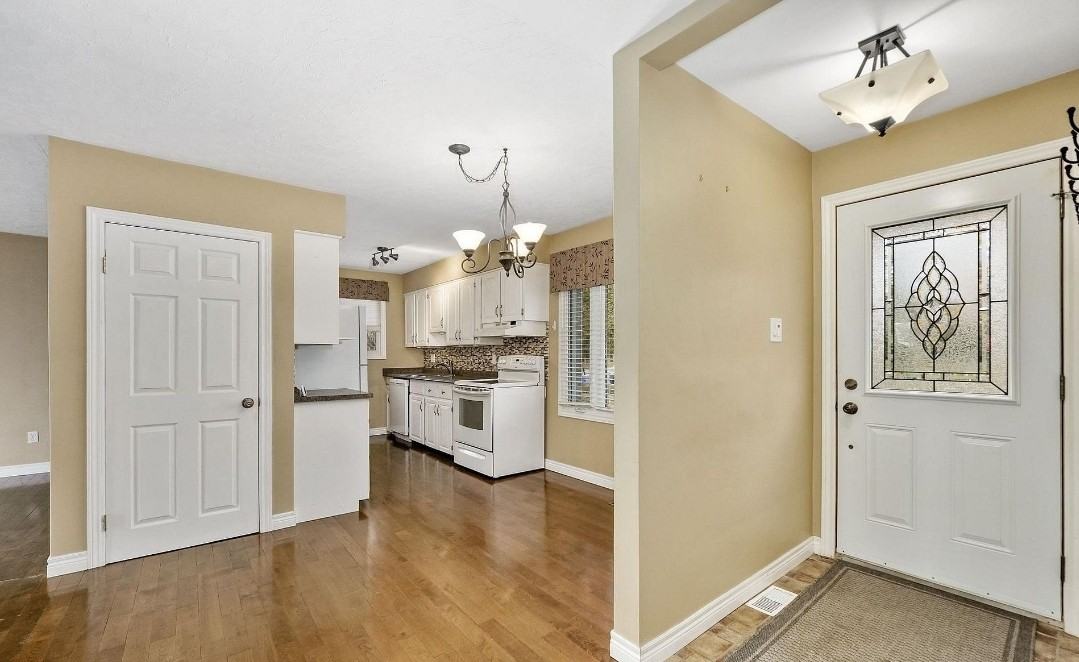 1252 Royal Drive - Photo 5 of 6