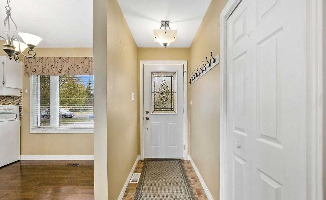 1252 Royal Drive - Photo 3 of 6