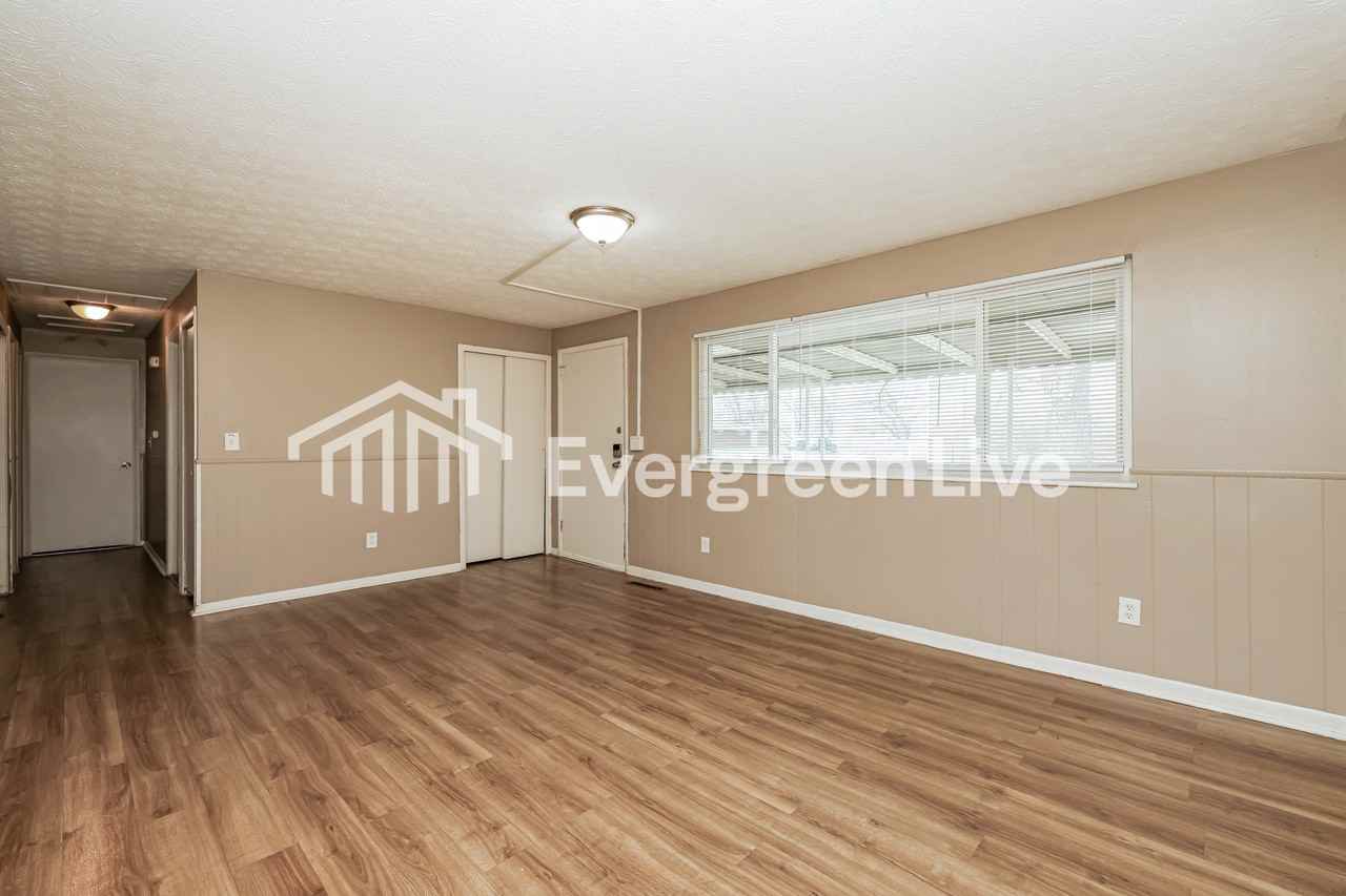 5638 Brandt Pike - Photo 3 of 15