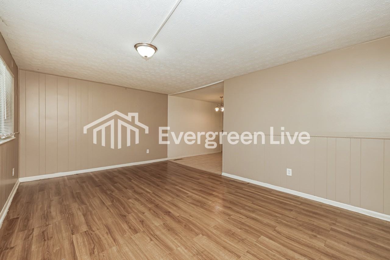 5638 Brandt Pike - Photo 4 of 15