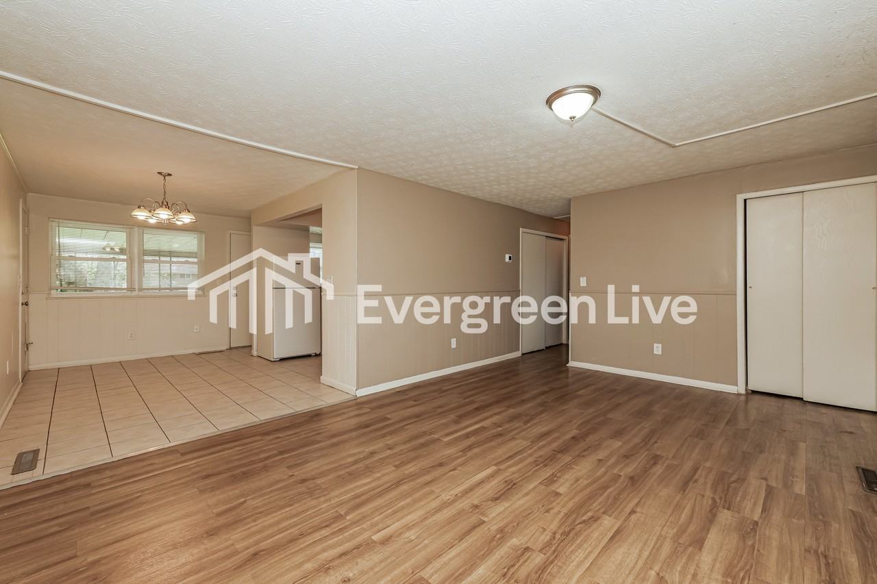 5638 Brandt Pike - Photo 5 of 15