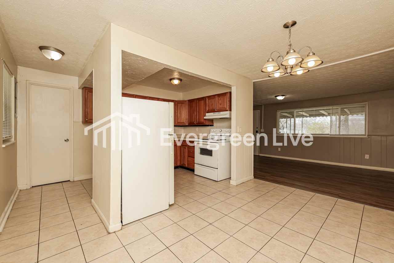 5638 Brandt Pike - Photo 7 of 15